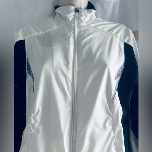 Nike White and Black Sporty Athletic Warm Lightweight Design Women Jacket Small - Picture 6 of 11